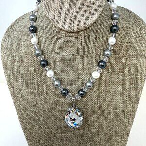 💖💖NEW! Pearl & Crystal Necklace
